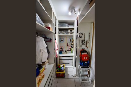 Casa de condomínio à venda com 75m², 3 quartos e 1 vagaCloset da Suíte 2