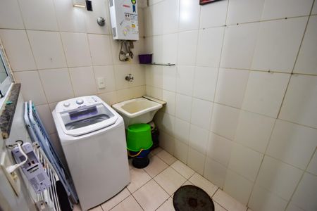 Casa de condomínio à venda com 75m², 3 quartos e 1 vagaÁrea de Serviço