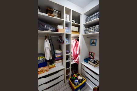 Casa de condomínio à venda com 75m², 3 quartos e 1 vagaCloset da Suíte 2