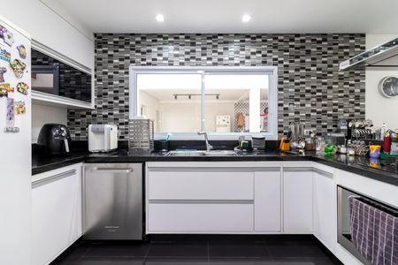 Casa à venda com 432m², 5 quartos e 5 vagas Casa à venda com 432m², 5 quartos e 5 vagasCozinha