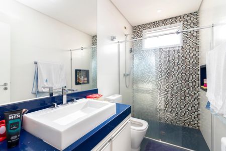 Casa à venda com 432m², 5 quartos e 5 vagas Casa à venda com 432m², 5 quartos e 5 vagasBanheiro 2