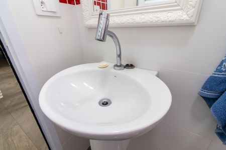 Casa à venda com 432m², 5 quartos e 5 vagas Casa à venda com 432m², 5 quartos e 5 vagasBanheiro de Serviço