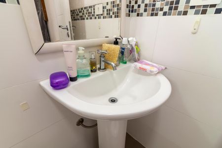 Casa à venda com 432m², 5 quartos e 5 vagas Casa à venda com 432m², 5 quartos e 5 vagasEdícula - Banheiro