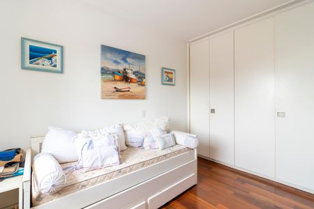 Casa à venda com 432m², 5 quartos e 5 vagas Casa à venda com 432m², 5 quartos e 5 vagasQuarto 2 - Suíte