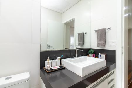 Casa à venda com 432m², 5 quartos e 5 vagas Casa à venda com 432m², 5 quartos e 5 vagasBanheiro