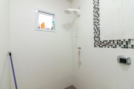 Casa à venda com 432m², 5 quartos e 5 vagas Casa à venda com 432m², 5 quartos e 5 vagasEdícula - Banheiro