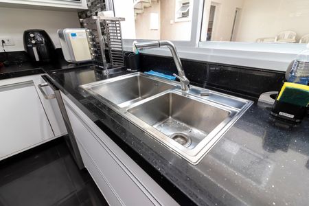 Casa à venda com 432m², 5 quartos e 5 vagas Casa à venda com 432m², 5 quartos e 5 vagasCozinha