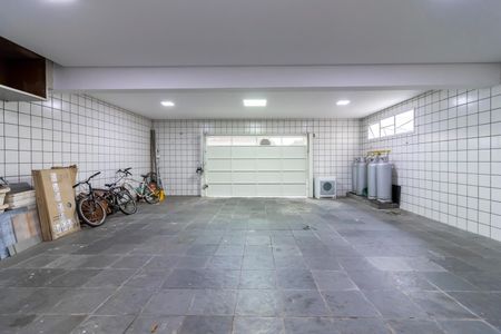 Casa à venda com 432m², 5 quartos e 5 vagas Casa à venda com 432m², 5 quartos e 5 vagasGaragem