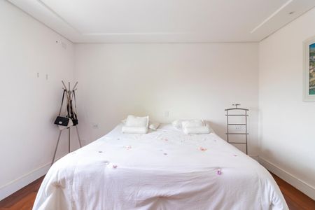 Casa à venda com 432m², 5 quartos e 5 vagas Casa à venda com 432m², 5 quartos e 5 vagasQuarto 1