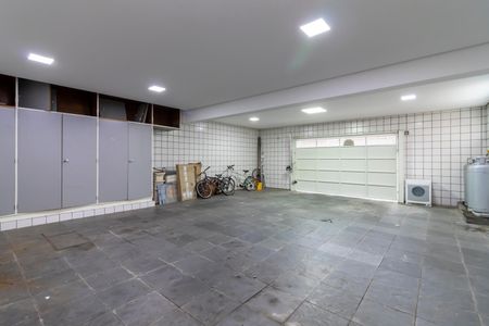 Casa à venda com 432m², 5 quartos e 5 vagas Casa à venda com 432m², 5 quartos e 5 vagasGaragem