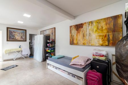 Casa à venda com 432m², 5 quartos e 5 vagas Casa à venda com 432m², 5 quartos e 5 vagasEdícula - Suíte