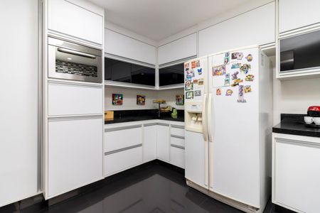 Casa à venda com 432m², 5 quartos e 5 vagas Casa à venda com 432m², 5 quartos e 5 vagasCozinha