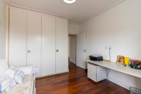 Casa à venda com 432m², 5 quartos e 5 vagas Casa à venda com 432m², 5 quartos e 5 vagasQuarto 2 - Suíte