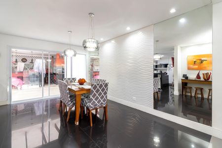 Casa à venda com 432m², 5 quartos e 5 vagas Casa à venda com 432m², 5 quartos e 5 vagasSala de Jantar