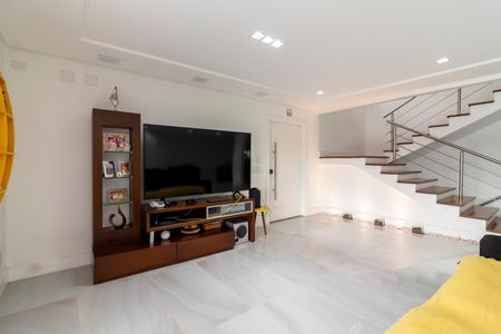 Casa à venda com 432m², 5 quartos e 5 vagas Casa à venda com 432m², 5 quartos e 5 vagasSala de Estar