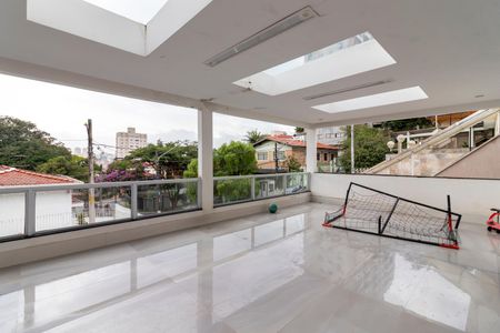 Casa à venda com 432m², 5 quartos e 5 vagas Casa à venda com 432m², 5 quartos e 5 vagasVaranda da Sala