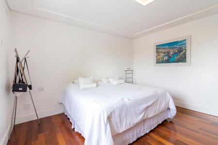 Casa à venda com 432m², 5 quartos e 5 vagas Casa à venda com 432m², 5 quartos e 5 vagasQuarto 1