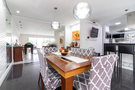Casa à venda com 432m², 5 quartos e 5 vagas Casa à venda com 432m², 5 quartos e 5 vagasSala de Jantar