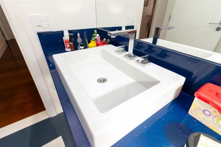 Casa à venda com 432m², 5 quartos e 5 vagas Casa à venda com 432m², 5 quartos e 5 vagasBanheiro 2