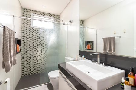 Casa à venda com 432m², 5 quartos e 5 vagas Casa à venda com 432m², 5 quartos e 5 vagasBanheiro