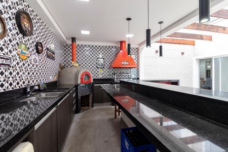 Casa à venda com 432m², 5 quartos e 5 vagas Casa à venda com 432m², 5 quartos e 5 vagasÁrea comum - Churrasqueira