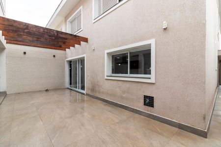 Casa à venda com 432m², 5 quartos e 5 vagas Casa à venda com 432m², 5 quartos e 5 vagasQuintal