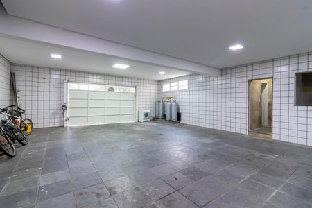 Casa à venda com 432m², 5 quartos e 5 vagas Casa à venda com 432m², 5 quartos e 5 vagasGaragem