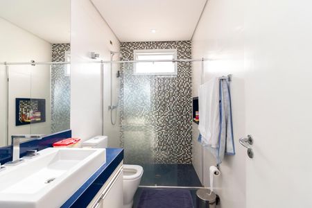 Casa à venda com 432m², 5 quartos e 5 vagas Casa à venda com 432m², 5 quartos e 5 vagasBanheiro 2