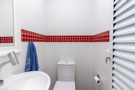 Casa à venda com 432m², 5 quartos e 5 vagas Casa à venda com 432m², 5 quartos e 5 vagasBanheiro de Serviço