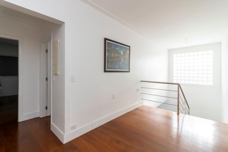 Casa à venda com 432m², 5 quartos e 5 vagas Casa à venda com 432m², 5 quartos e 5 vagasHall dos Quartos