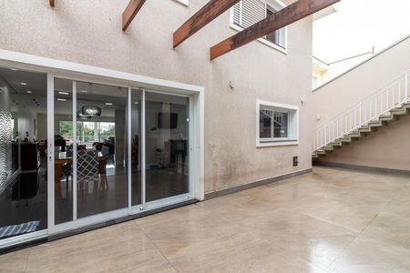 Casa à venda com 432m², 5 quartos e 5 vagas Casa à venda com 432m², 5 quartos e 5 vagasQuintal