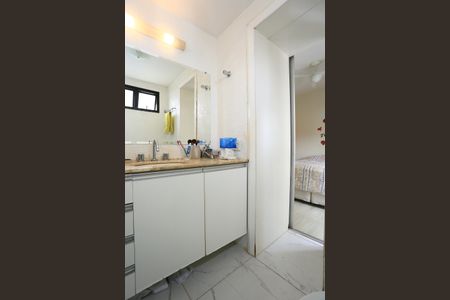 Apartamento à venda com 123m², 3 quartos e 3 vagas Apartamento à venda com 123m², 3 quartos e 3 vagasBanheiro da Suíte