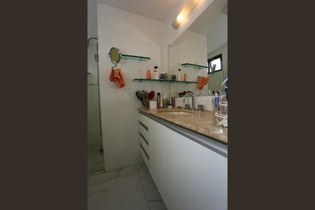 Apartamento à venda com 123m², 3 quartos e 3 vagas Apartamento à venda com 123m², 3 quartos e 3 vagasBanheiro da Suíte