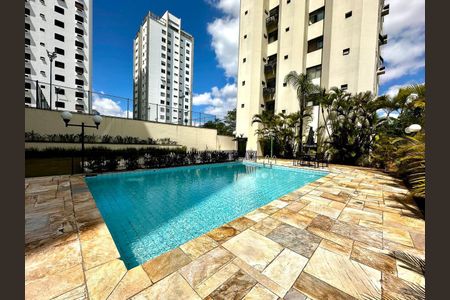 Apartamento à venda com 123m², 3 quartos e 3 vagas Apartamento à venda com 123m², 3 quartos e 3 vagasÁrea comum - Piscina