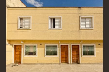 Casa de condomínio à venda com 103m², 2 quartos e 2 vagas Casa de condomínio à venda com 103m², 2 quartos e 2 vagasFachada