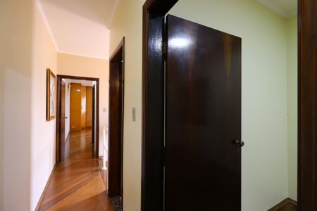 Casa à venda com 202m², 3 quartos e 4 vagasCorredor piso superior
