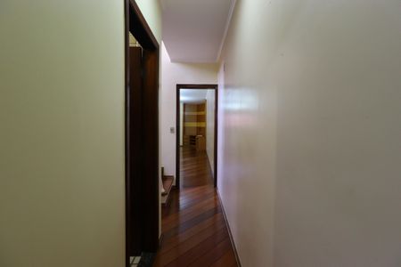 Casa à venda com 202m², 3 quartos e 4 vagasCorredor piso superior