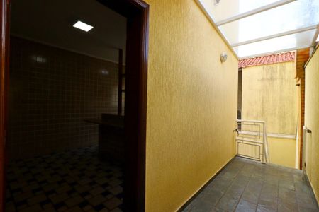 Casa à venda com 202m², 3 quartos e 4 vagasCorredor externo