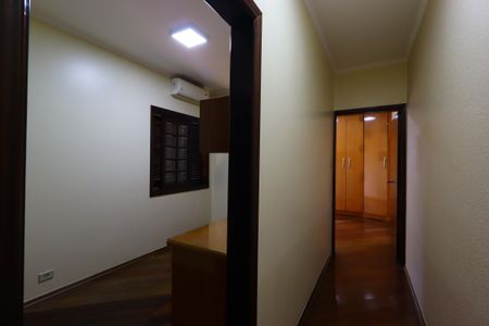 Casa à venda com 202m², 3 quartos e 4 vagasCorredor piso superior