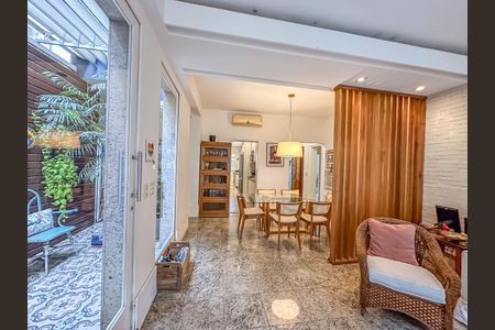 Casa à venda com 300m², 5 quartos e 1 vagaSala 