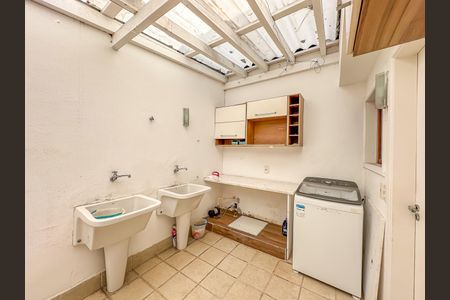 Casa à venda com 300m², 5 quartos e 1 vagaÁrea de Serviço