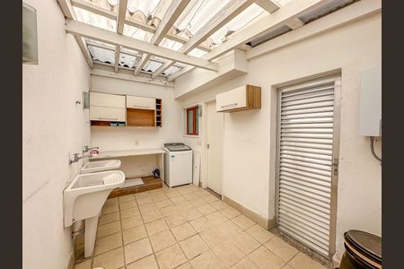 Casa à venda com 300m², 5 quartos e 1 vagaÁrea de Serviço