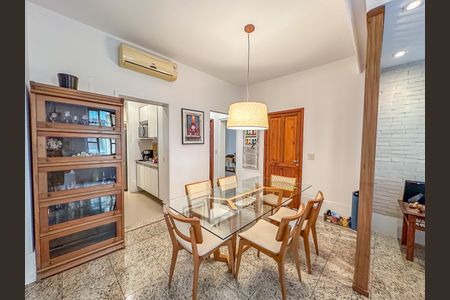 Casa à venda com 300m², 5 quartos e 1 vagaSala de Jantar