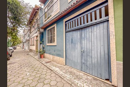 Casa à venda com 300m², 5 quartos e 1 vagaFachada