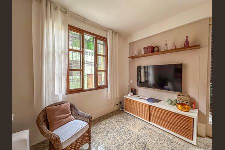 Casa à venda com 300m², 5 quartos e 1 vagaSala 