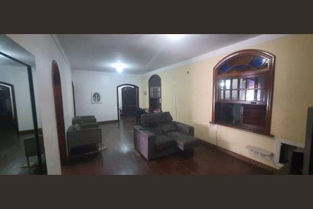 Casa à venda com 5 quartos, 246m² em São Lourenço, Niterói