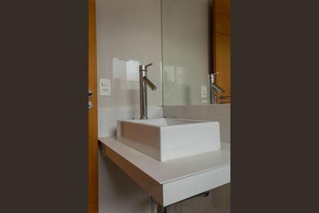 Casa à venda com 399m², 4 quartos e 6 vagasBanheiro da Suíte 2