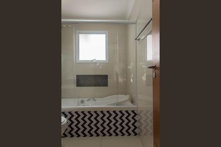 Casa à venda com 399m², 4 quartos e 6 vagasBanheiro da Suíte 1