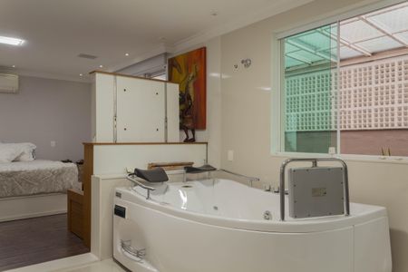 Casa à venda com 399m², 4 quartos e 6 vagasBanheiro da Suíte 4