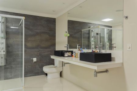 Casa à venda com 399m², 4 quartos e 6 vagasBanheiro da Suíte 4